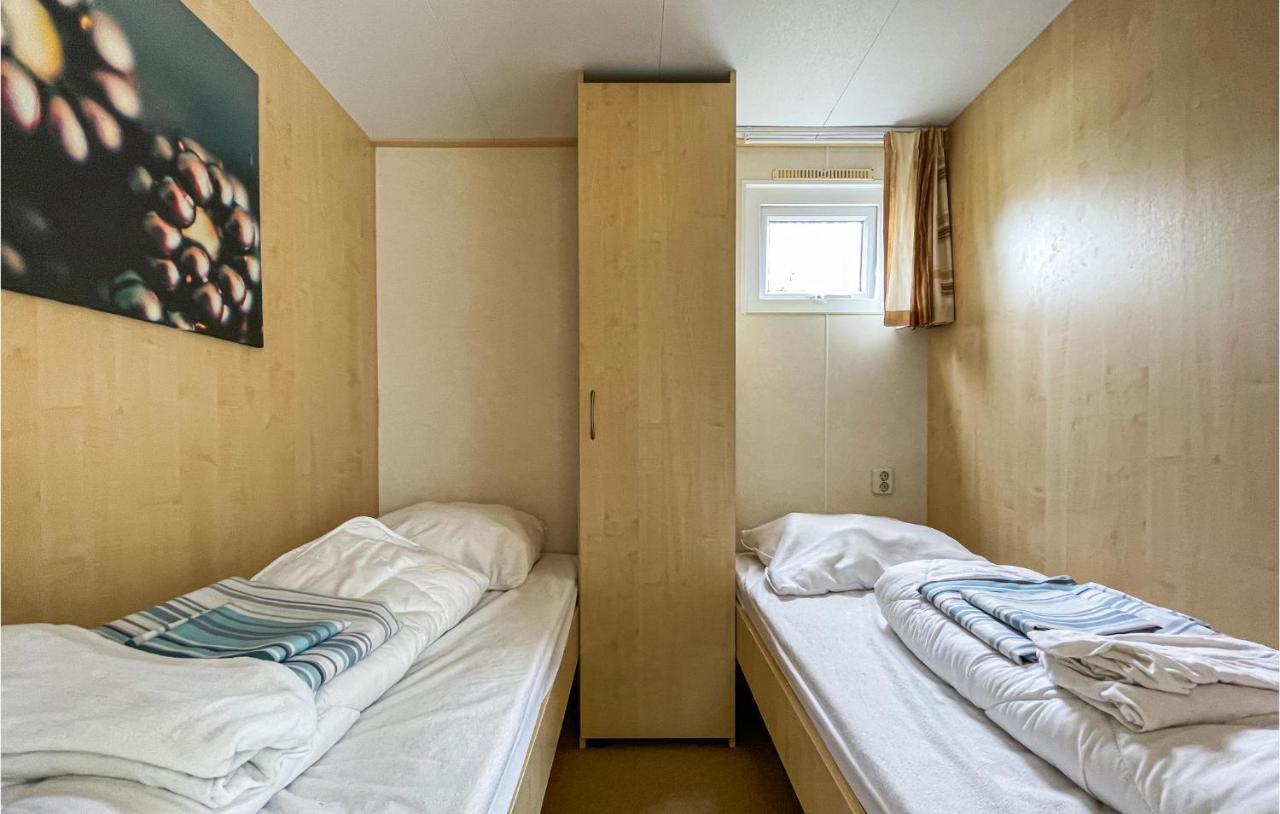 3 Bedroom Stunning Stacaravan In Tzummarum 外观 照片